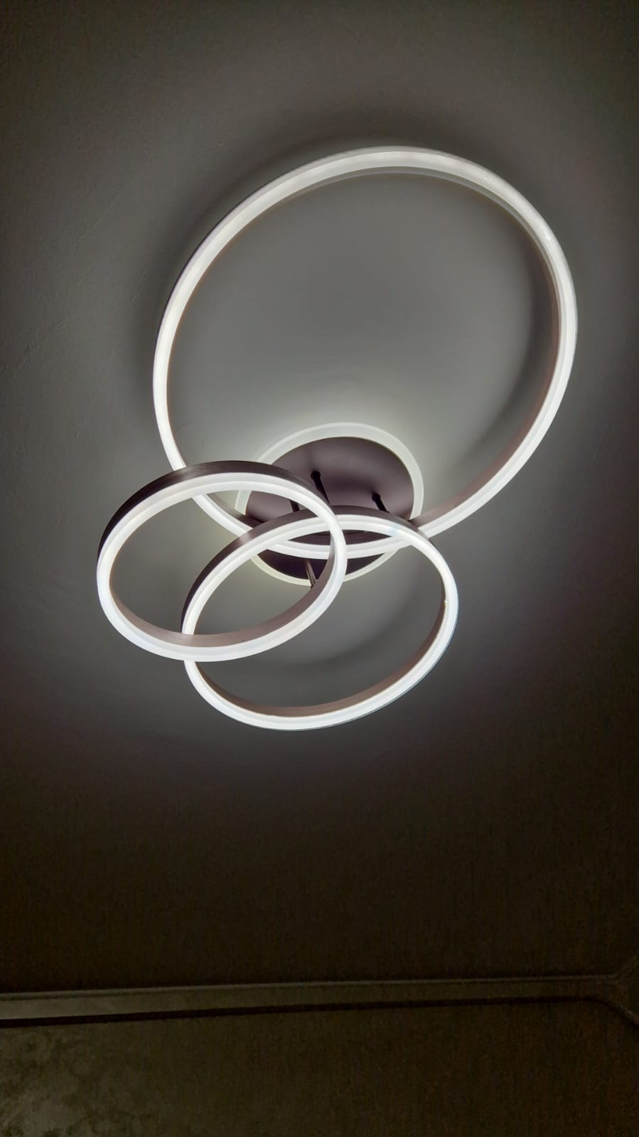 Lustra LED 154W Minimalist 3 Maro, LED inclus, 3 surse de iluminare, Telecomanda, Dimabil, Lumina: Cald, Natural, Rece photo review