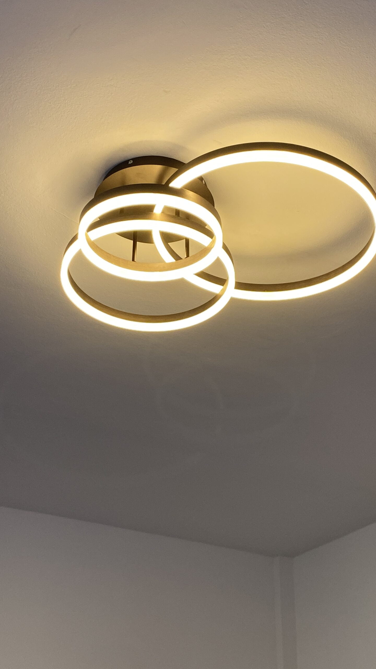 Lustra LED 154W Minimalist 3 Maro, LED inclus, 3 surse de iluminare, Telecomanda, Dimabil, Lumina: Cald, Natural, Rece photo review