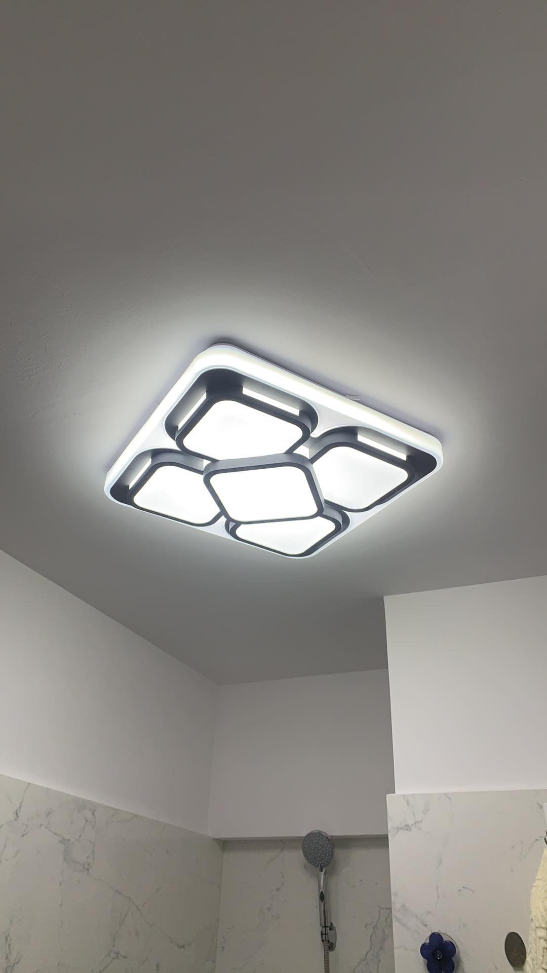 Lustra LED 96W Baie Universee Five LED, LED inclus, 1 surse de iluminare, Telecomanda, Dimabil, Lumina: Cald, Natural, Rece photo review