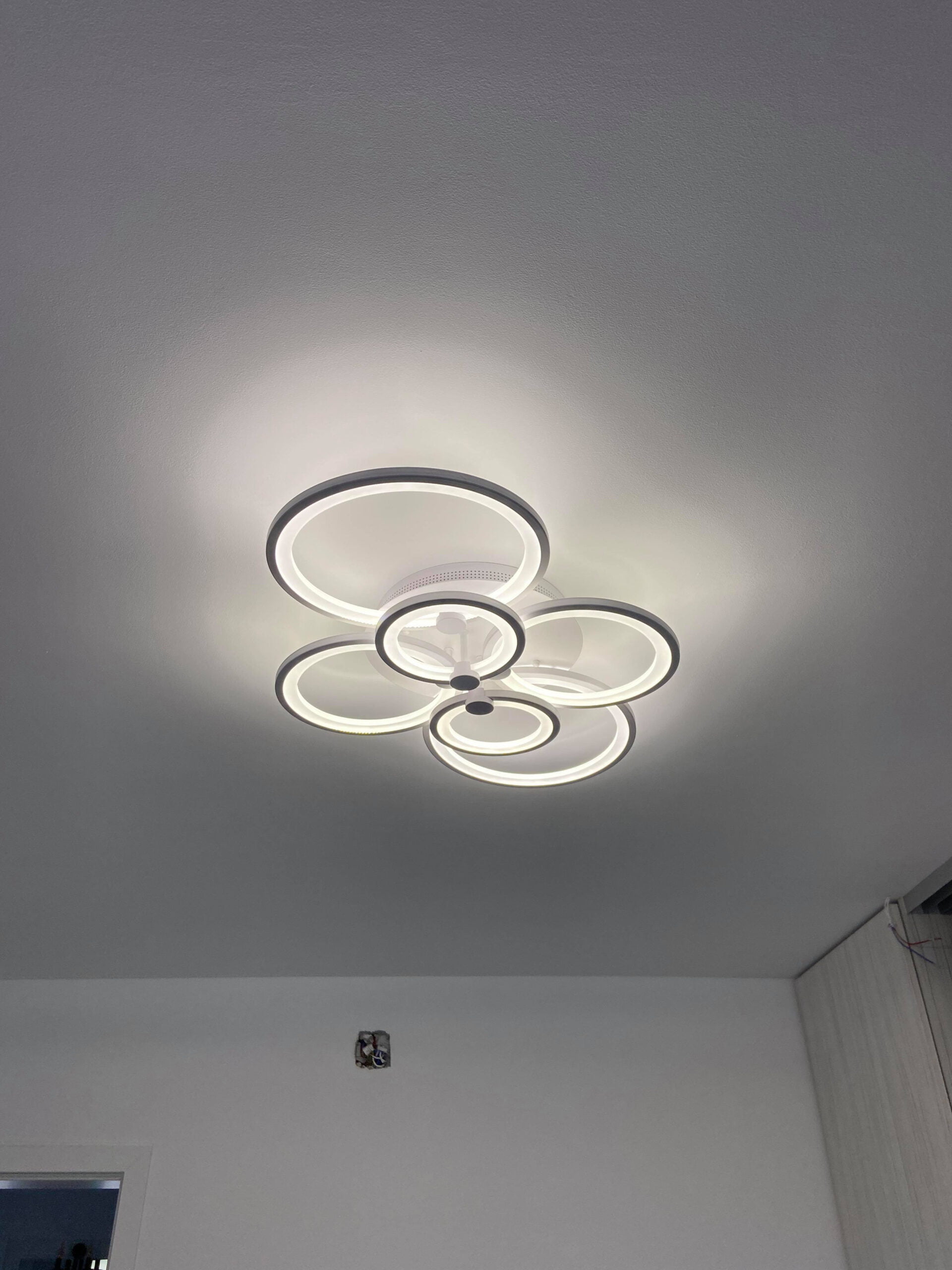 Lustra LED 160W Smart Rings 6 Alb photo review