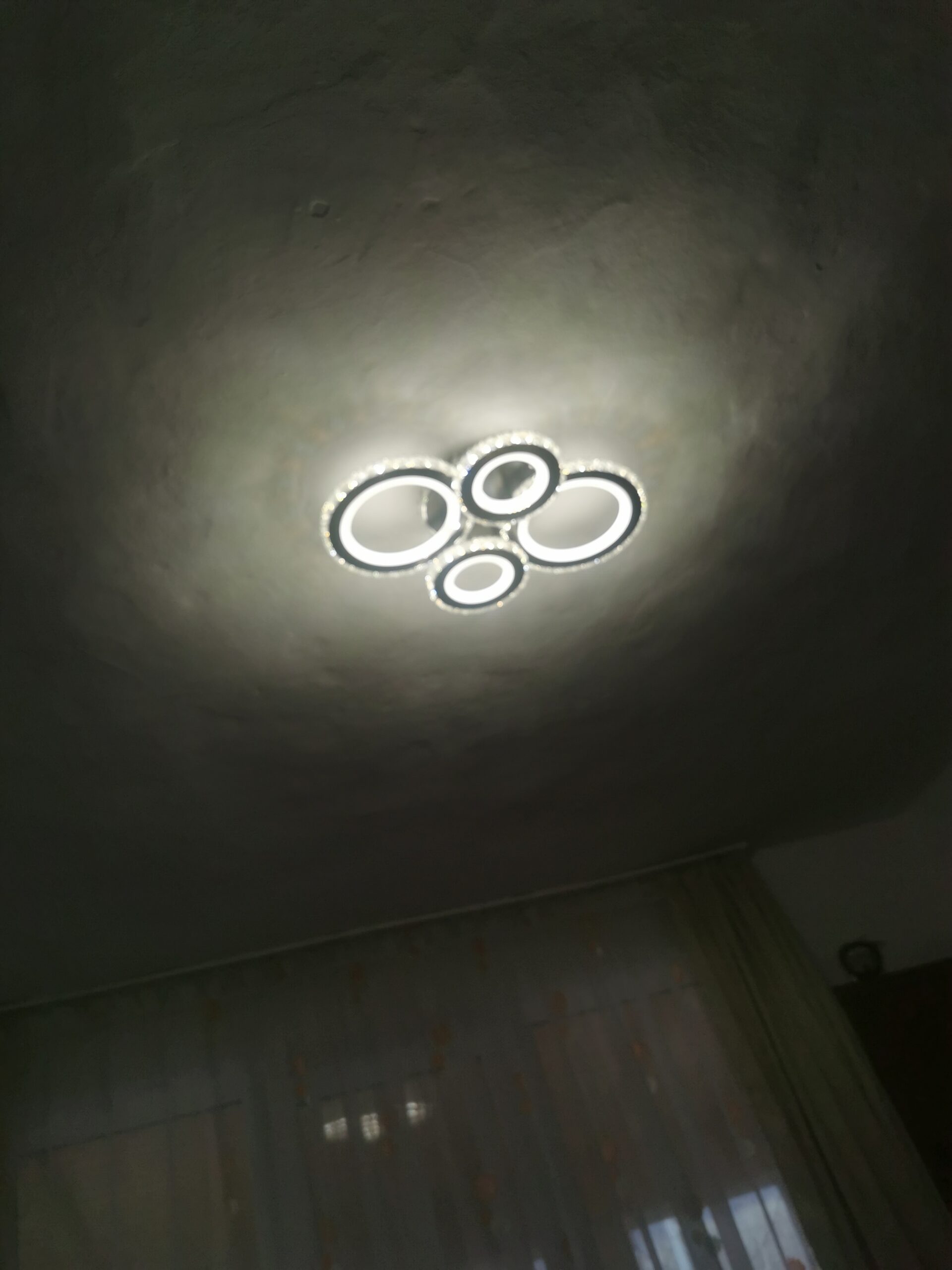 Lustra LED 136W Cristal 4 Cercuri Negru RGB photo review