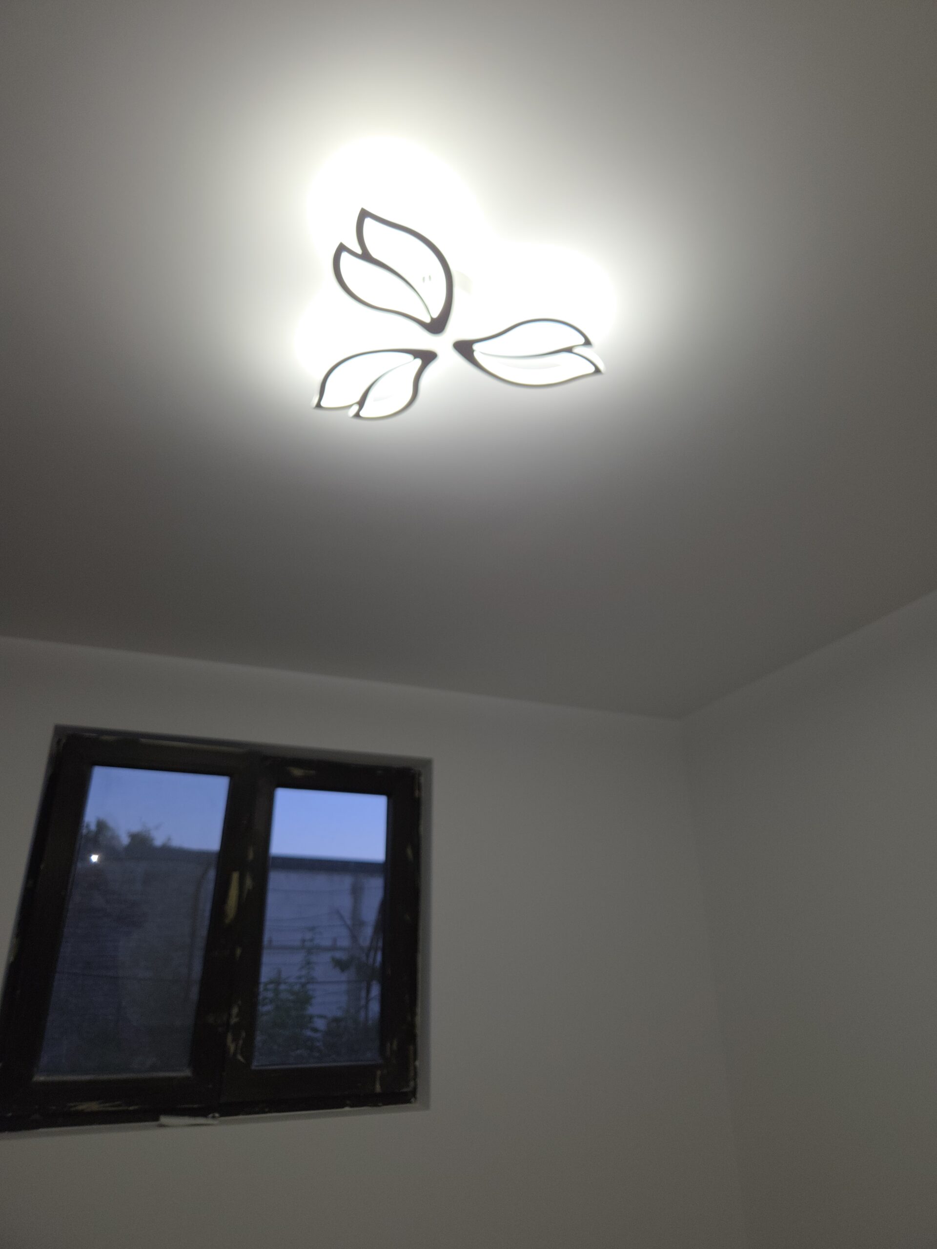 Lustra LED 60W White Lily 3 Mini, Telecomanda photo review