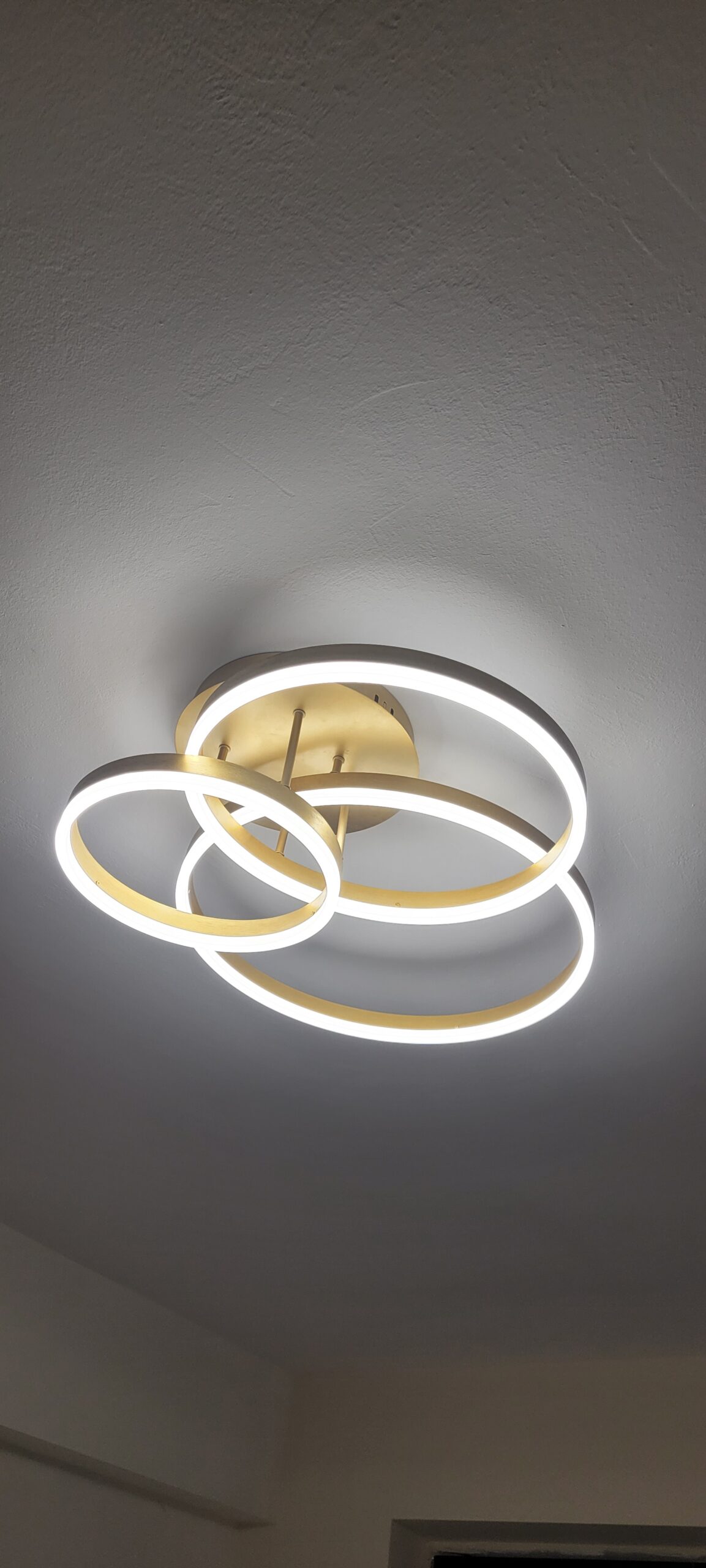 Lustra LED 154W Minimalist 3 Gold, LED inclus, 3 surse de iluminare, Telecomanda, Dimabil, Lumina: Cald, Natural, Rece photo review