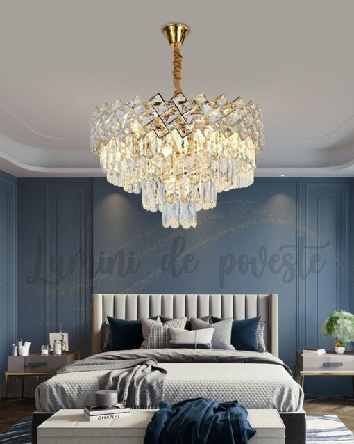 Candelabru LED cu cristale