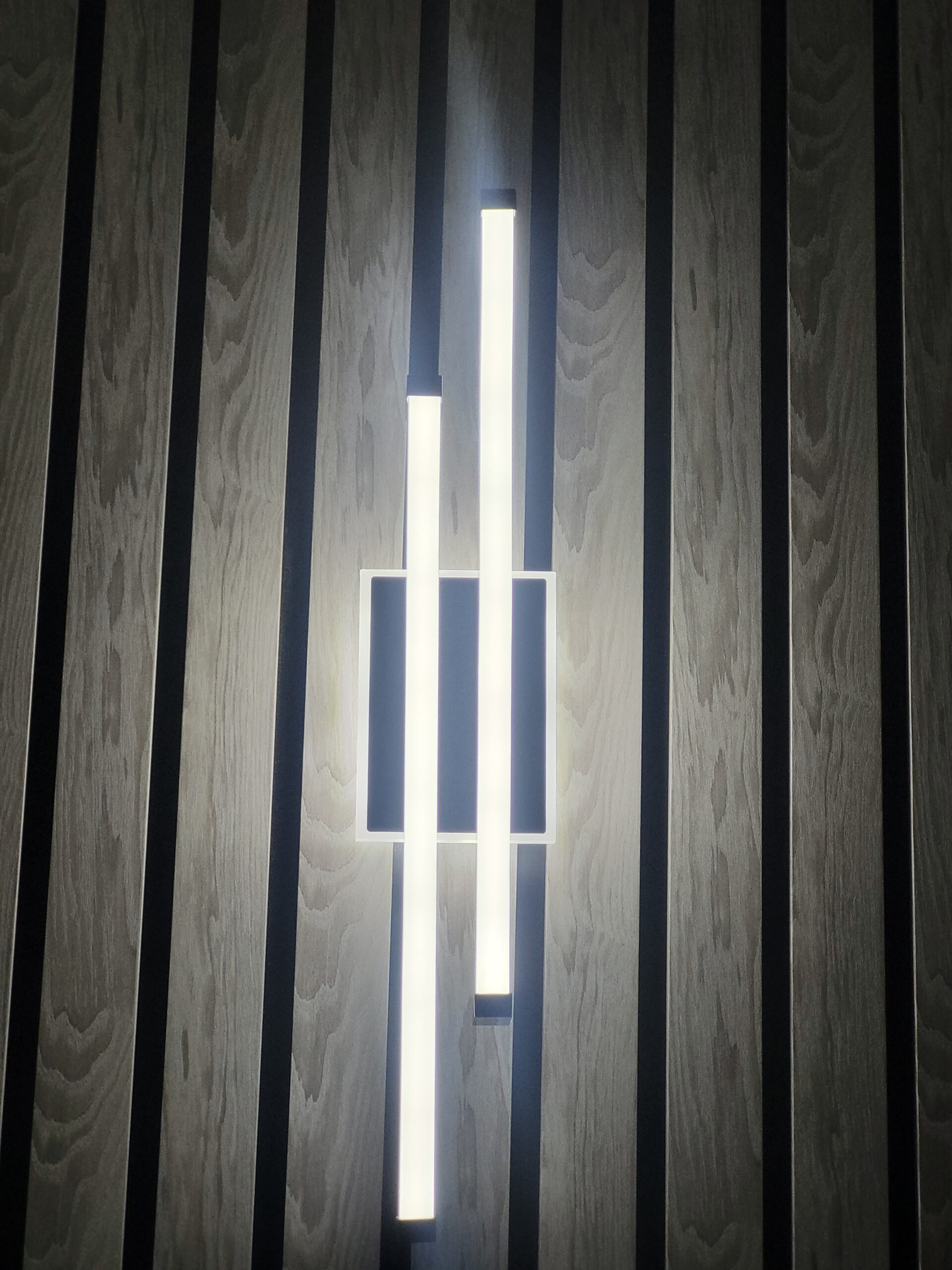 Aplica LED 44W Lines Negru photo review