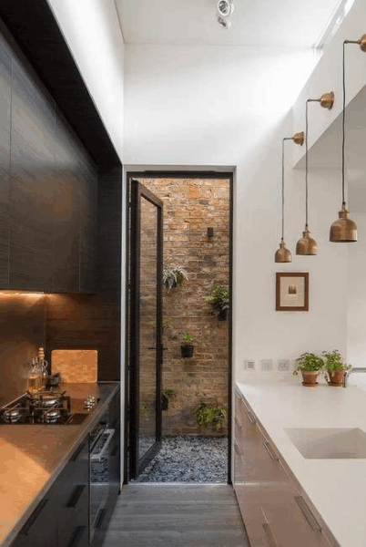 Idei pentru amenajarea unei bucatarii mici si inguste: +60 poze si sfaturi din care sa te inspiri