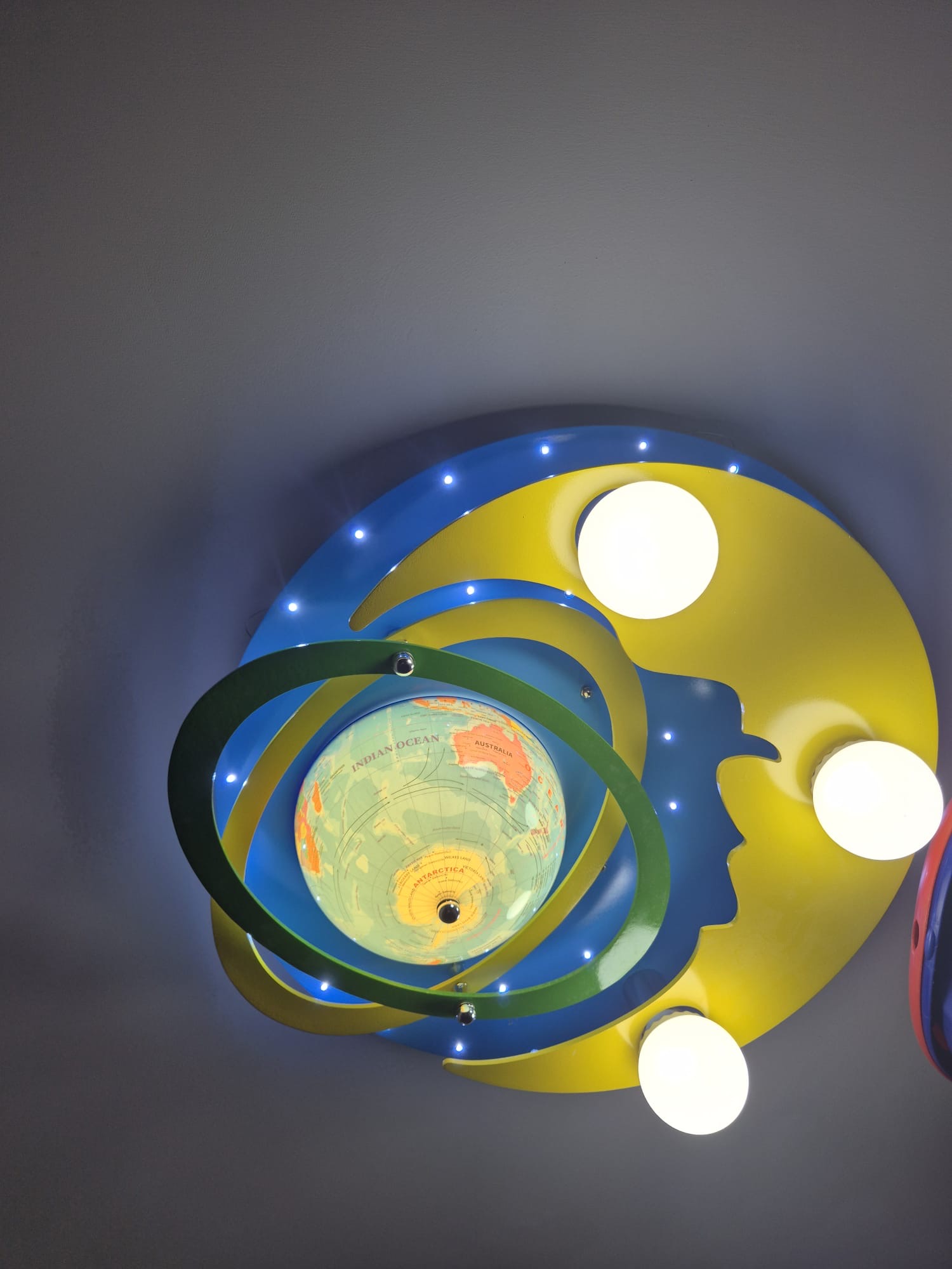 Lustra LED copii Planeta cu Difuzor si Bluetooth photo review
