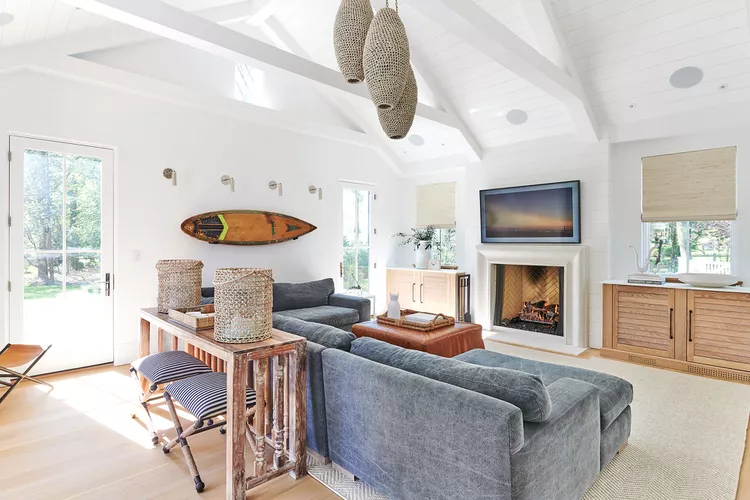 Idei de amenajare a unui living mare cu poze din care sa te inspiri