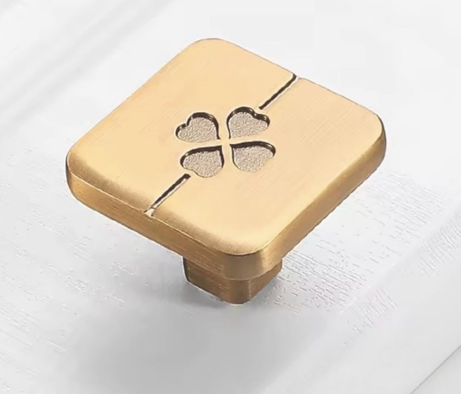 Maner Mobila Auriu Patrat Trifoi photo review