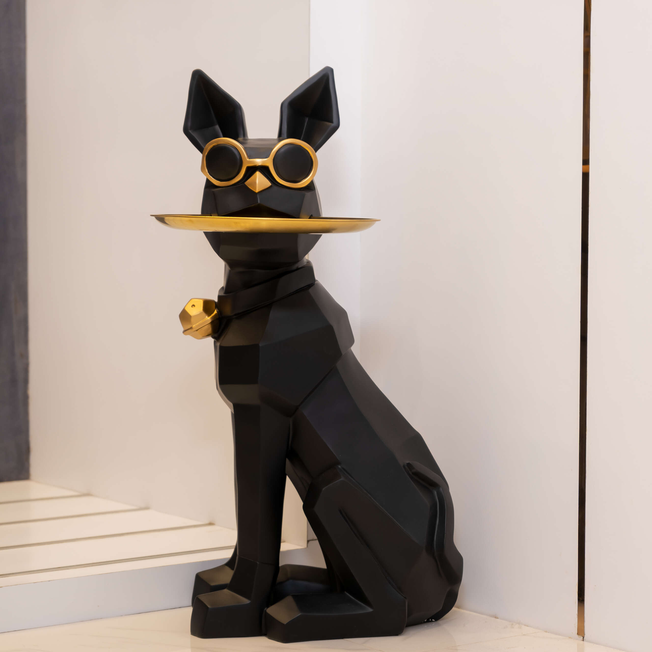 Masuta suport (figurina) Bulldog Negru cu tava aurie Masuta suport (figurina) Bulldog Negru cu tava aurie