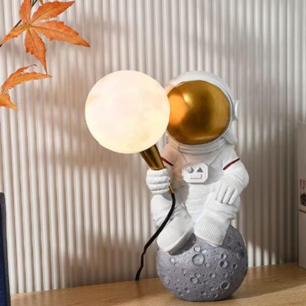 Veioza LED copii Luna Glob Astronaut Sitting