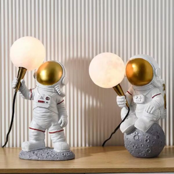 Veioza LED copii Luna Glob Astronaut Sitting