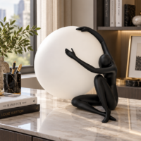 Figurina LED Moon Hug Negru