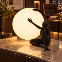 Figurina LED Moon Hug Negru
